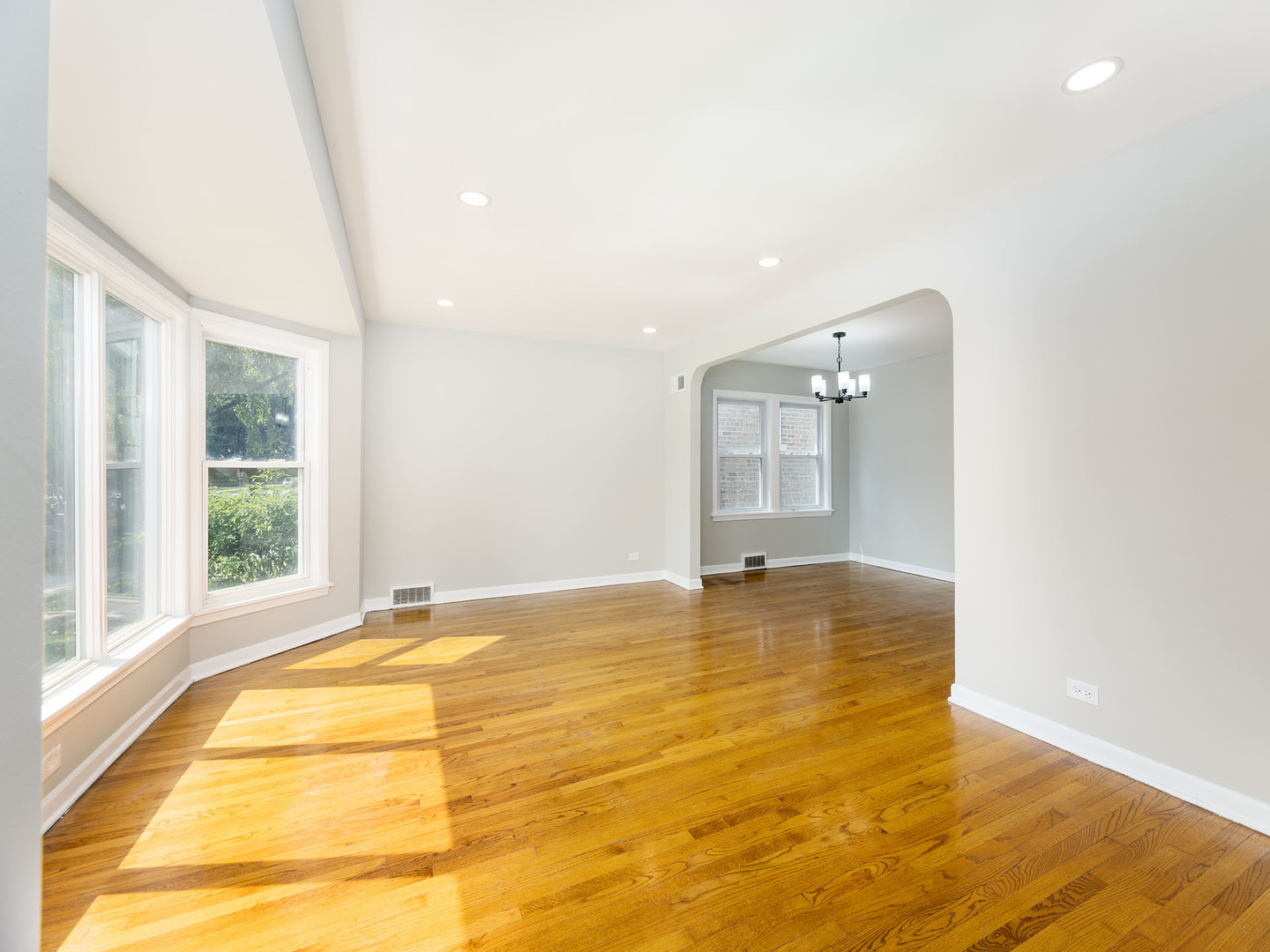 5522 N Long Avenue, Chicago, IL 60630