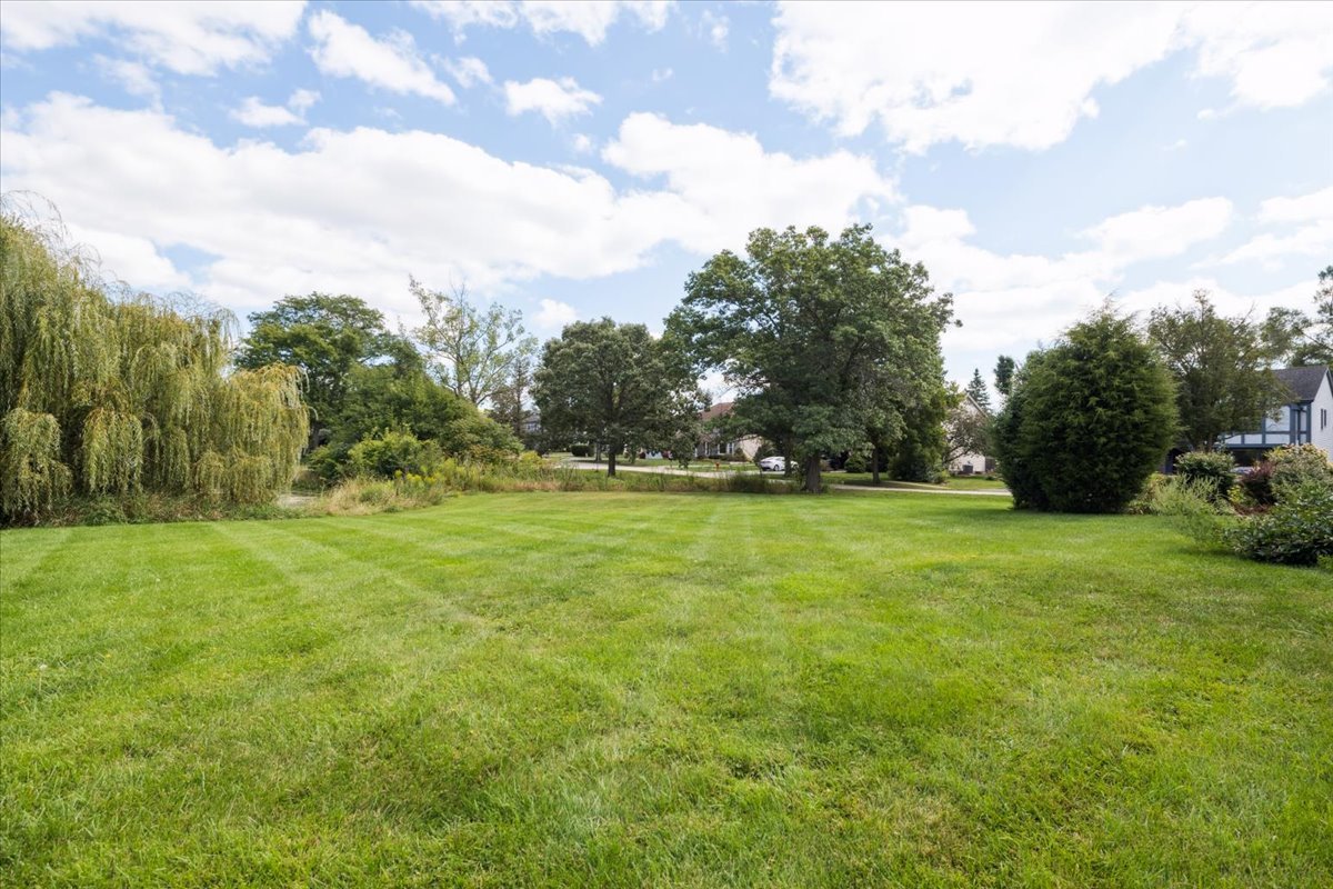 26900 W Taylor Street, Barrington, IL 60010