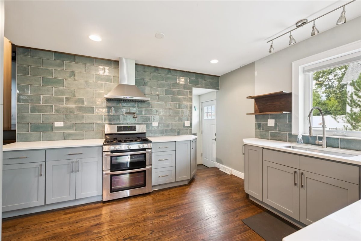 26900 W Taylor Street, Barrington, IL 60010