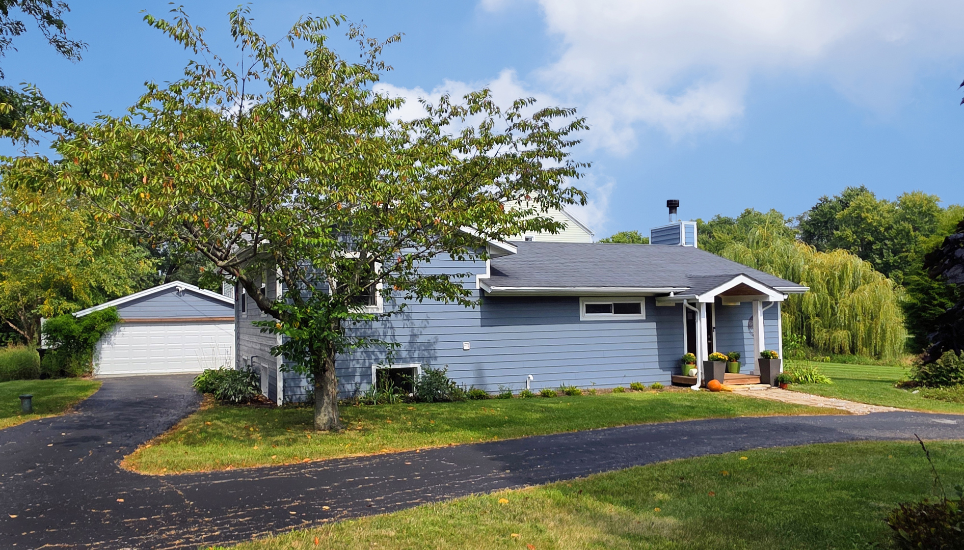 26900 W Taylor Street, Barrington, IL 60010