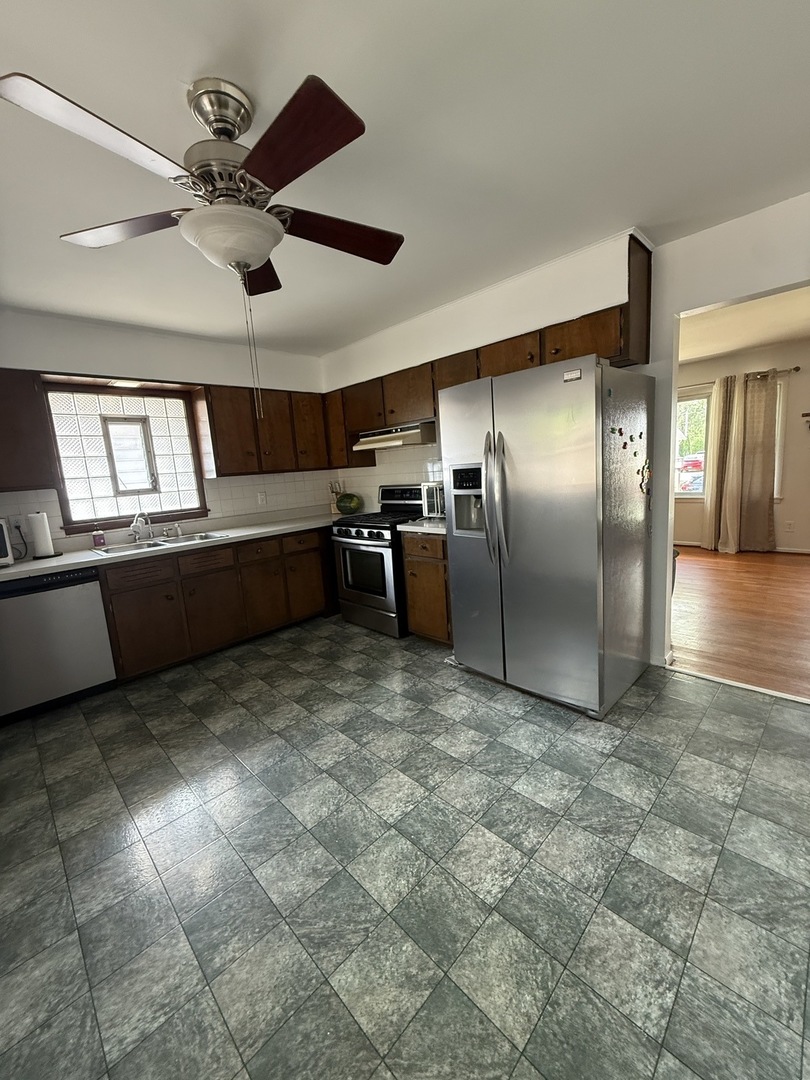 3033 189th Street, Lansing, IL 60438