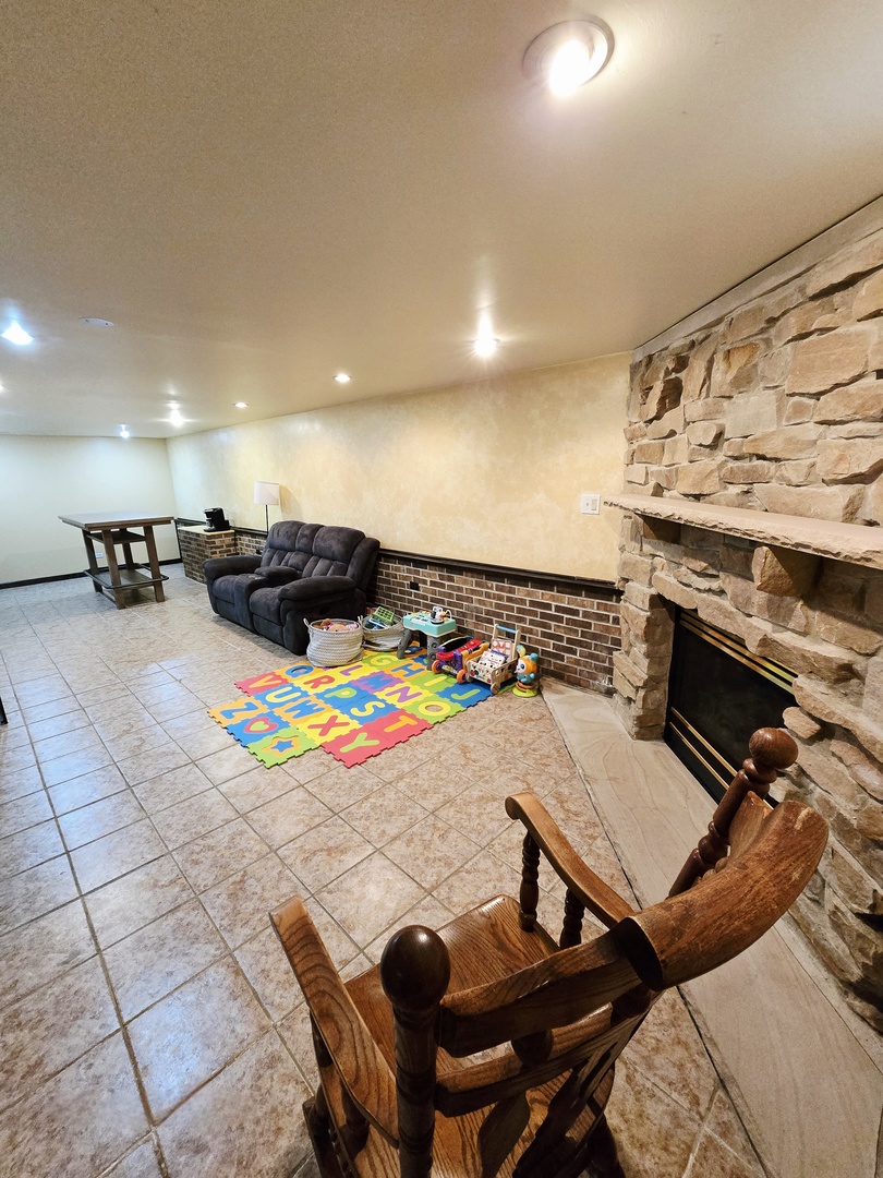 3033 189th Street, Lansing, IL 60438