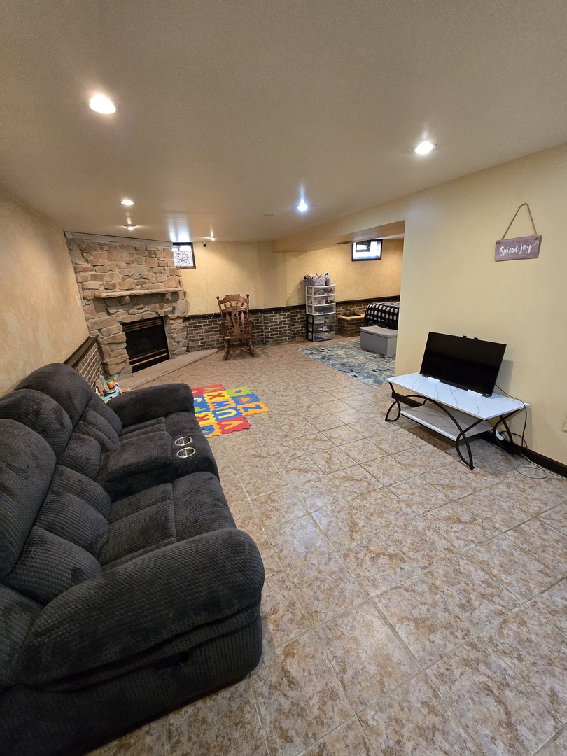 3033 189th Street, Lansing, IL 60438