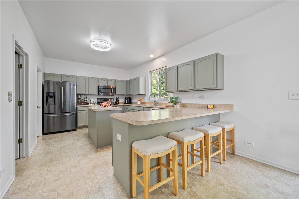 1722 Newport Lane, Montgomery, IL 60538