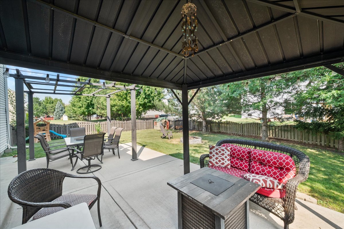 1722 Newport Lane, Montgomery, IL 60538
