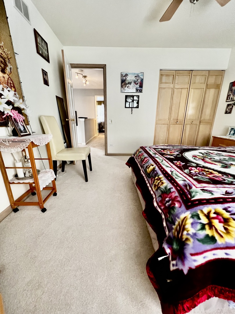 438 Locksley Drive #438, Streamwood, IL 60107