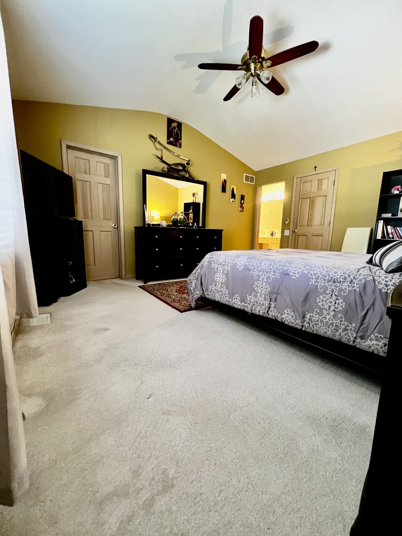 438 Locksley Drive #438, Streamwood, IL 60107