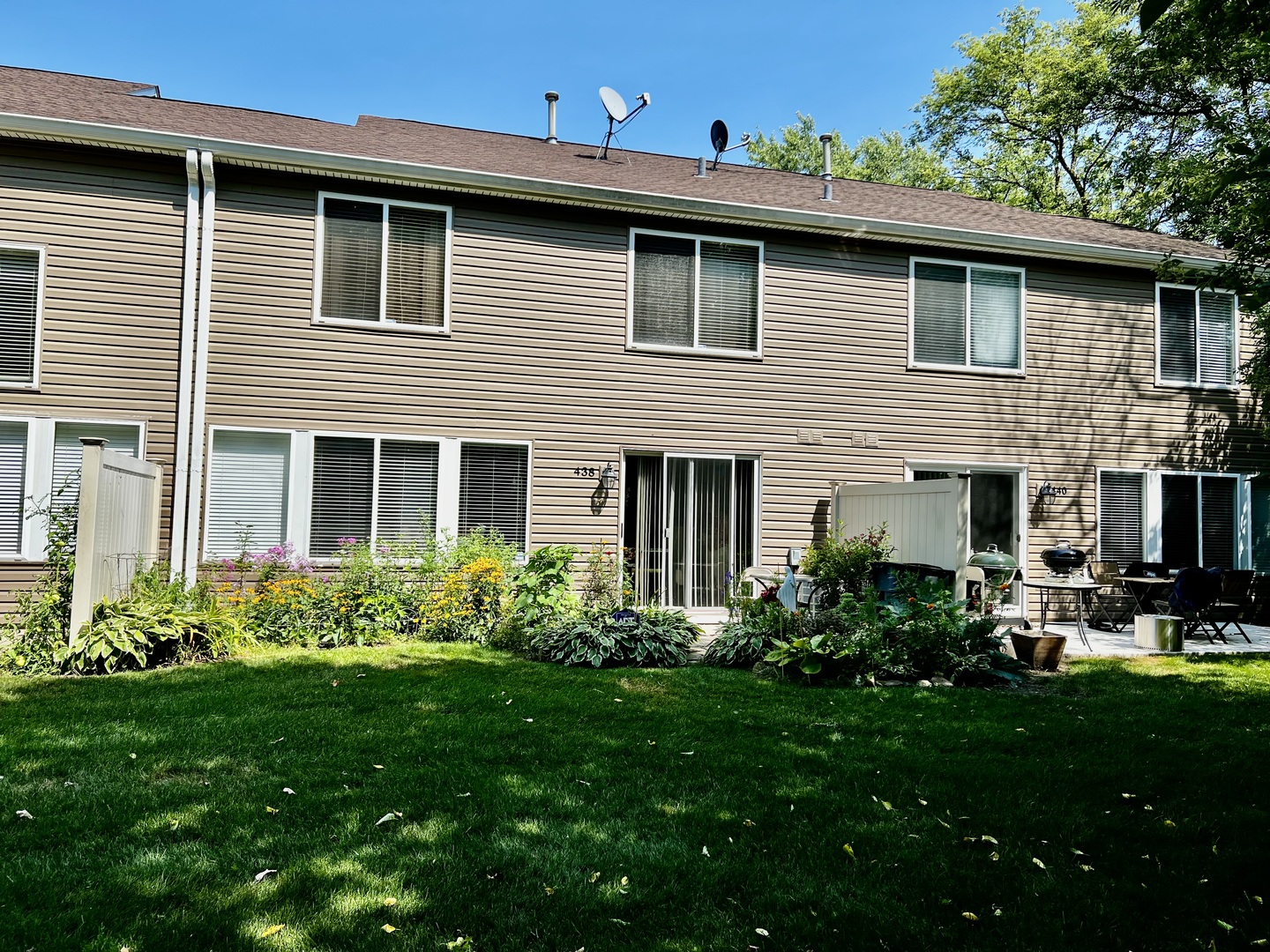 438 Locksley Drive #438, Streamwood, IL 60107