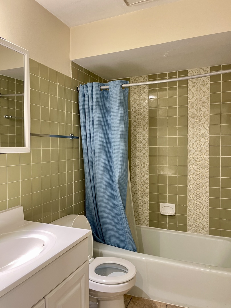 49 W 66th Street #2, Westmont, IL 60559