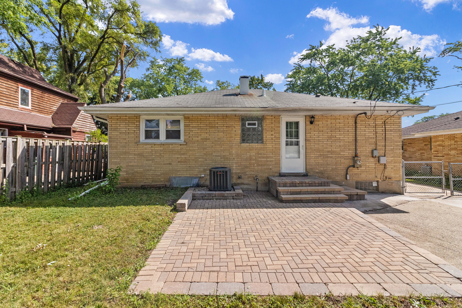 312 N Shaddle Avenue, Mundelein, IL 60060