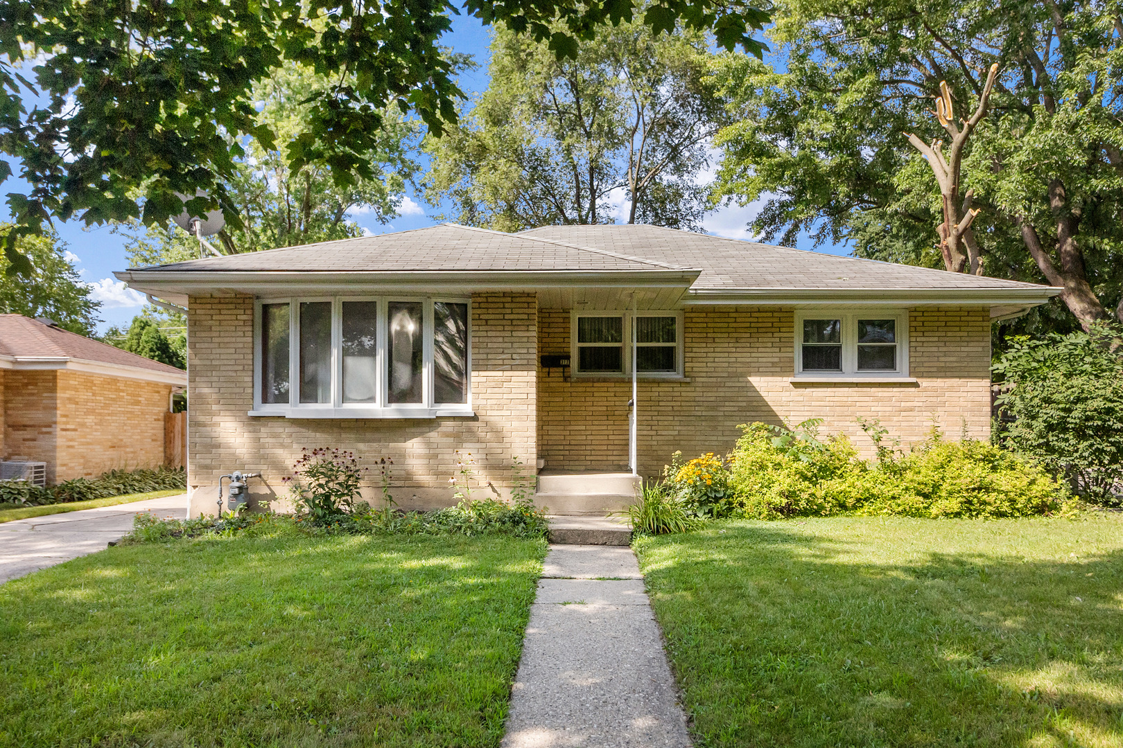 312 N Shaddle Avenue, Mundelein, IL 60060