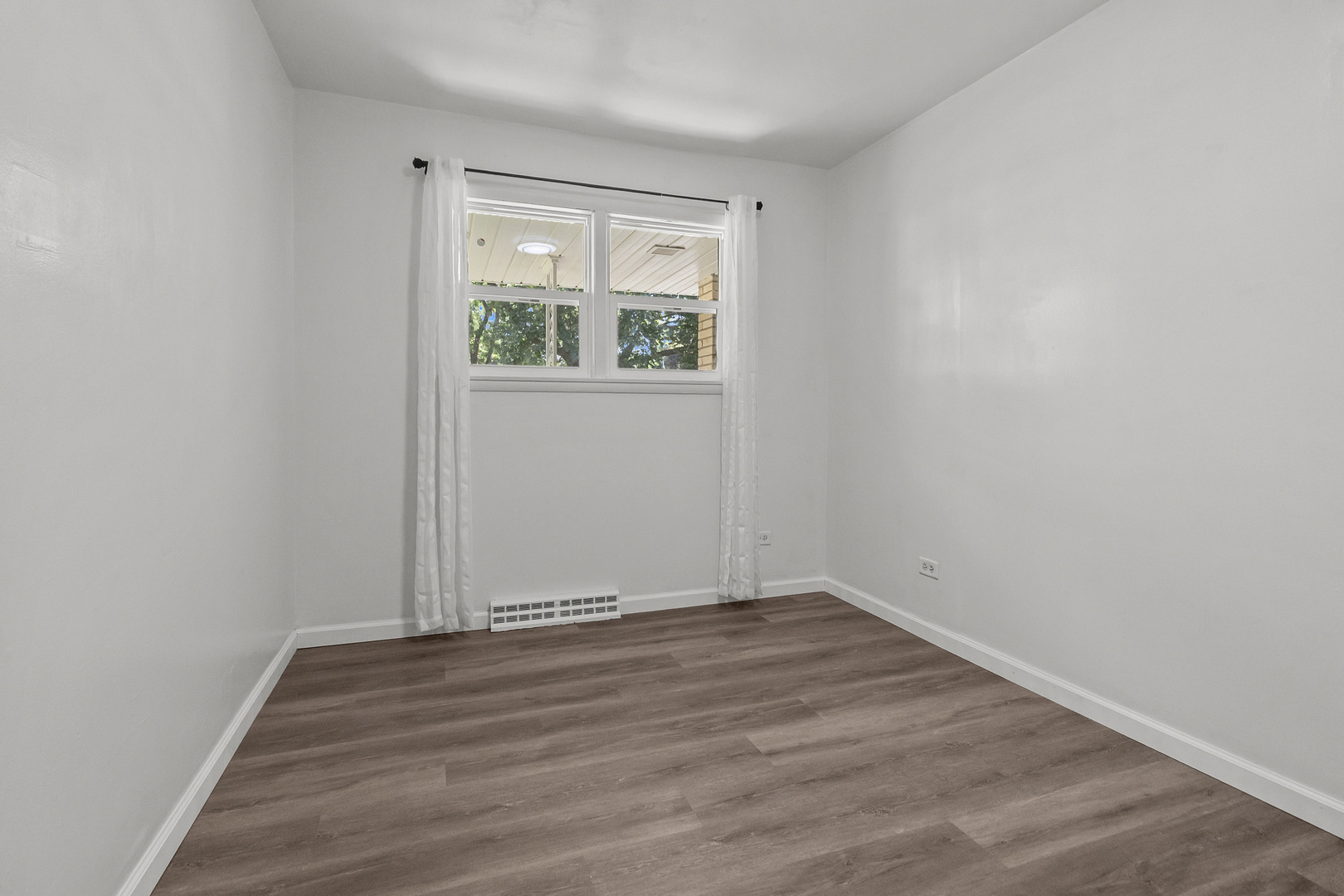 312 N Shaddle Avenue, Mundelein, IL 60060
