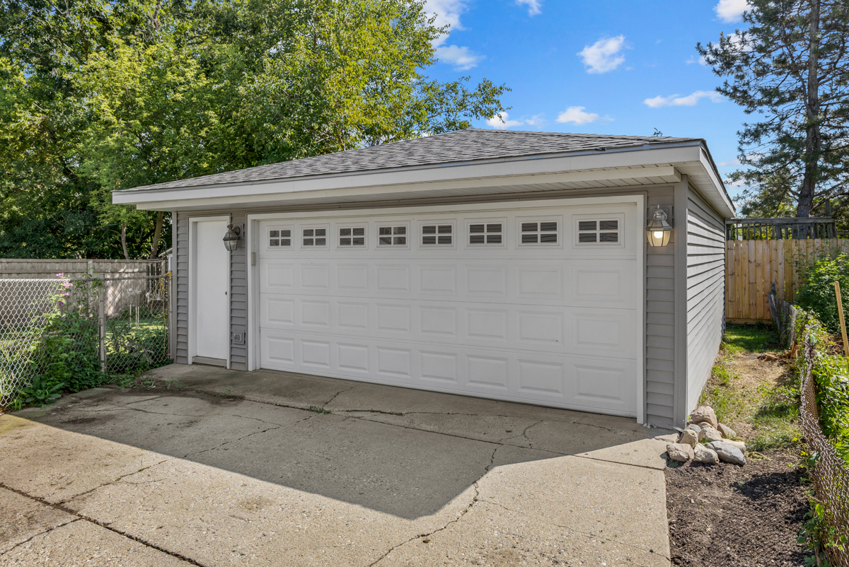 221 Hillandale Drive, Round Lake, IL 60073