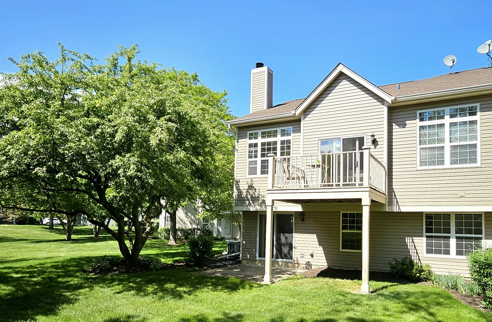 10 Meadow Court, Schaumburg, IL 60193