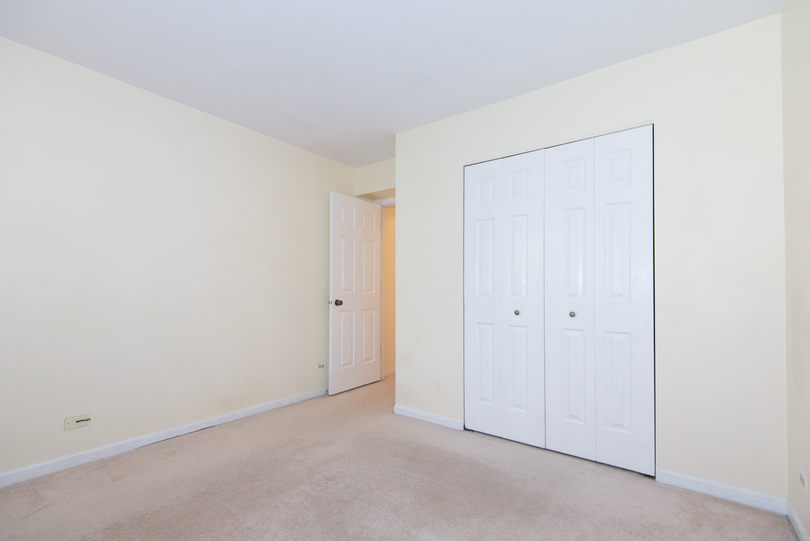 10 Meadow Court, Schaumburg, IL 60193