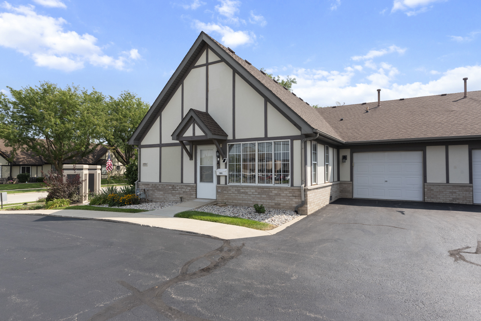 1891 Willow Circle Drive, Crest Hill, IL 60403