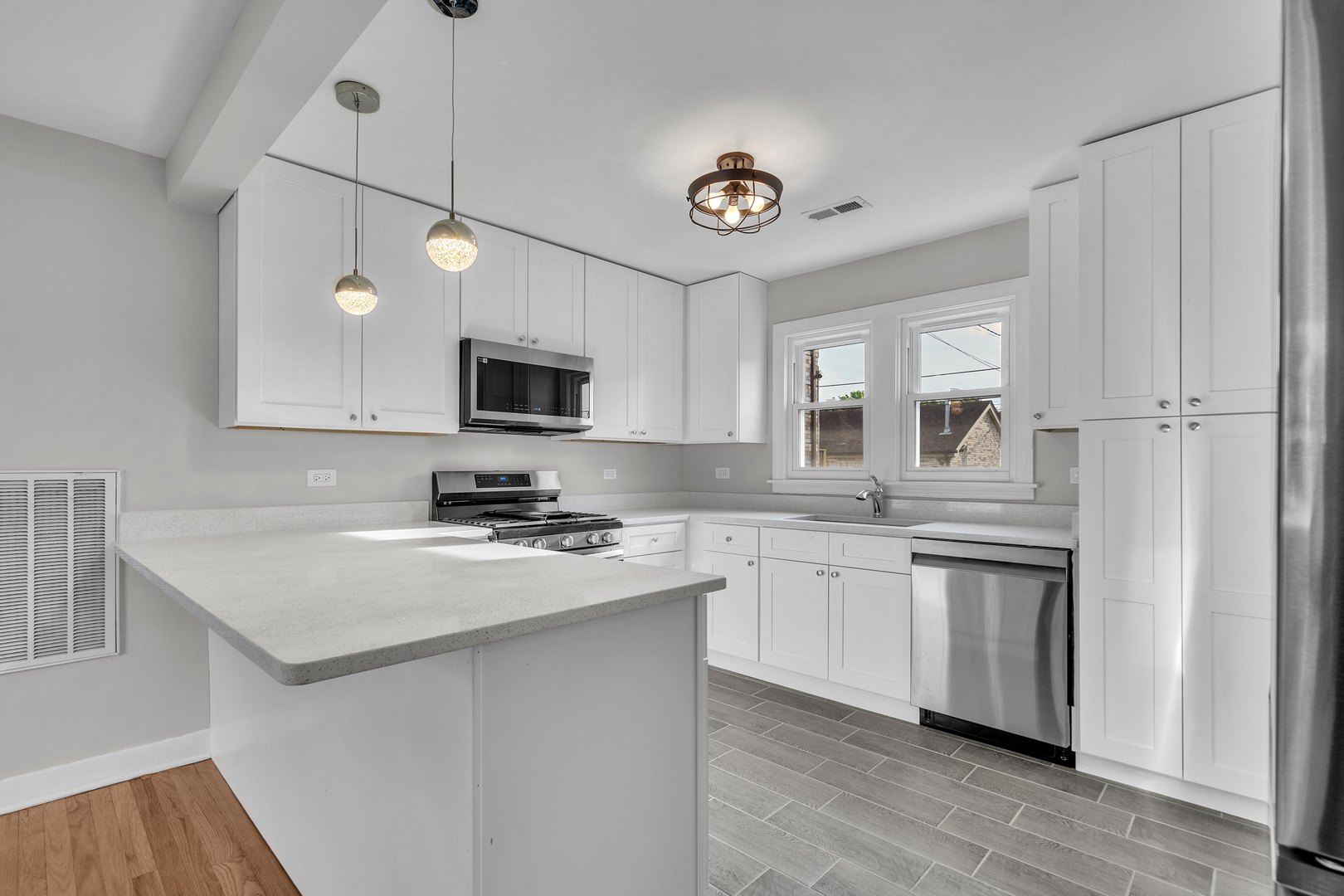 3304 N Ozanam Avenue, Chicago, IL 60634
