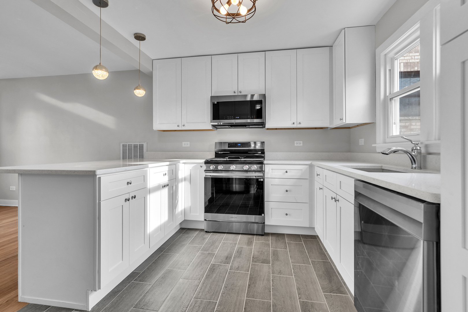 3304 N Ozanam Avenue, Chicago, IL 60634