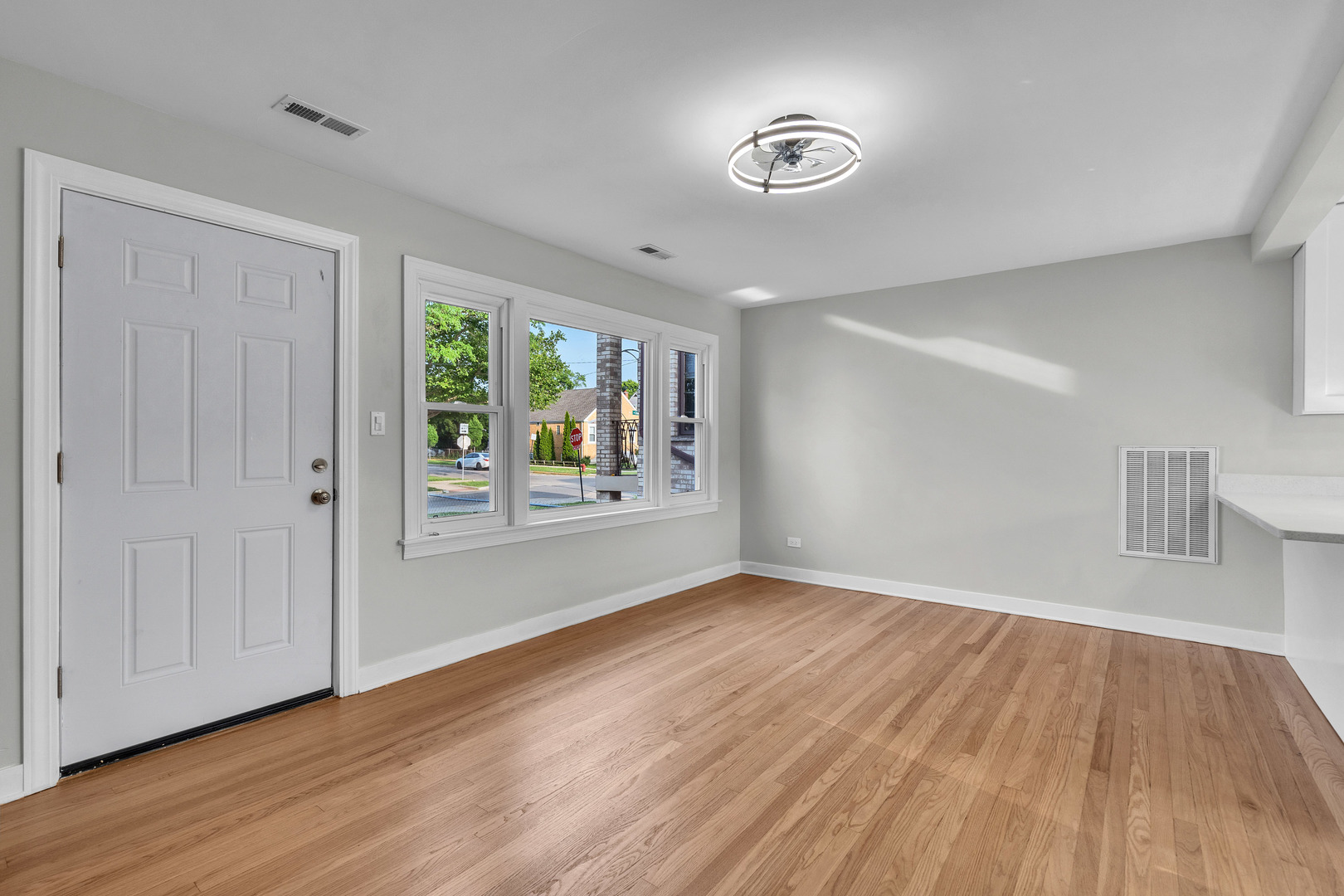 3304 N Ozanam Avenue, Chicago, IL 60634