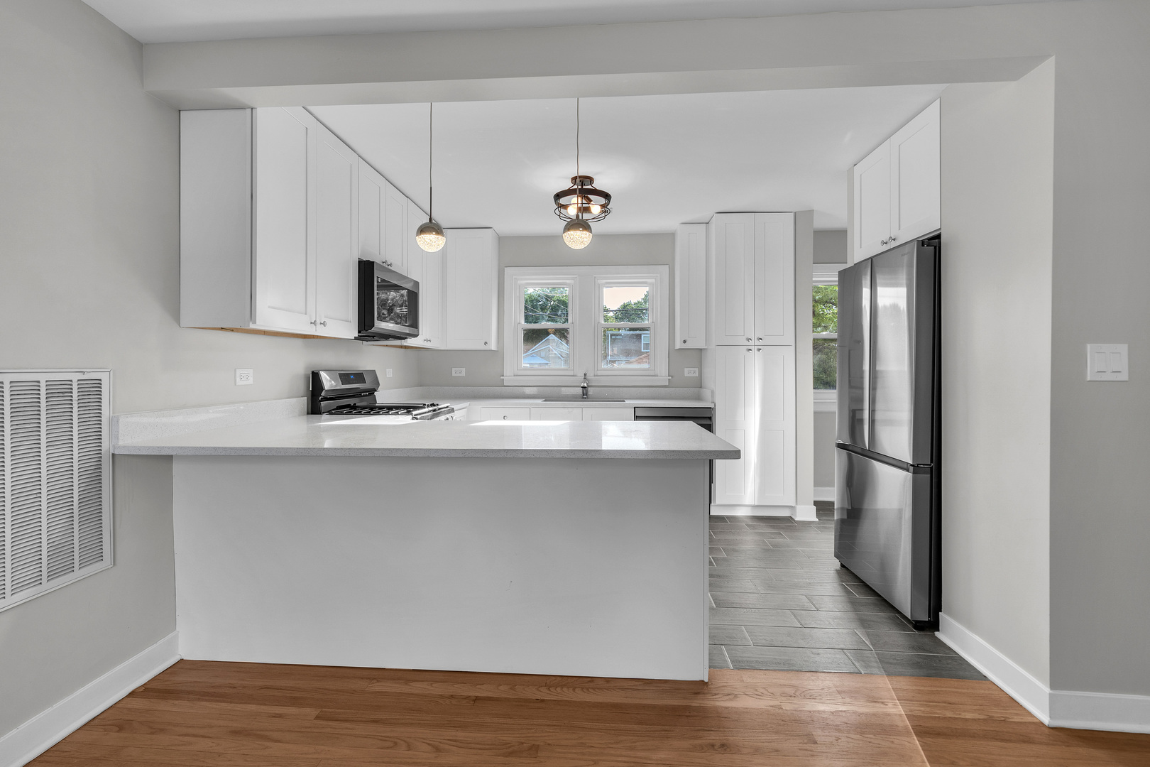 3304 N Ozanam Avenue, Chicago, IL 60634