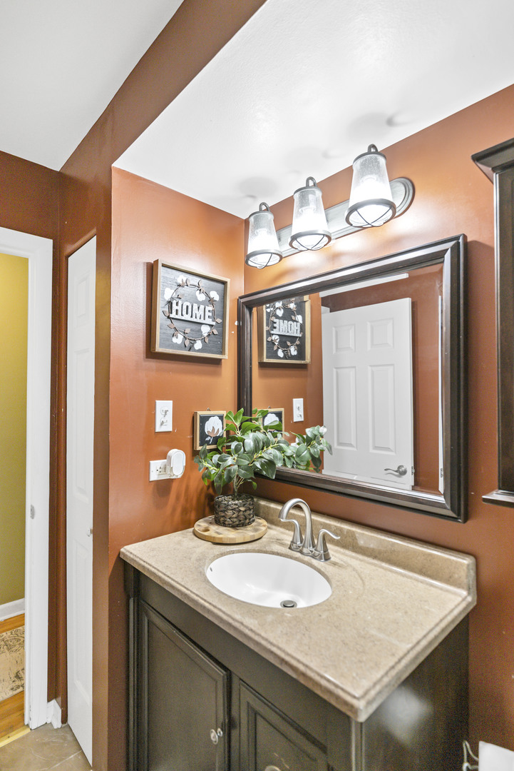 800 Cedar Lane, Bartlett, IL 60103