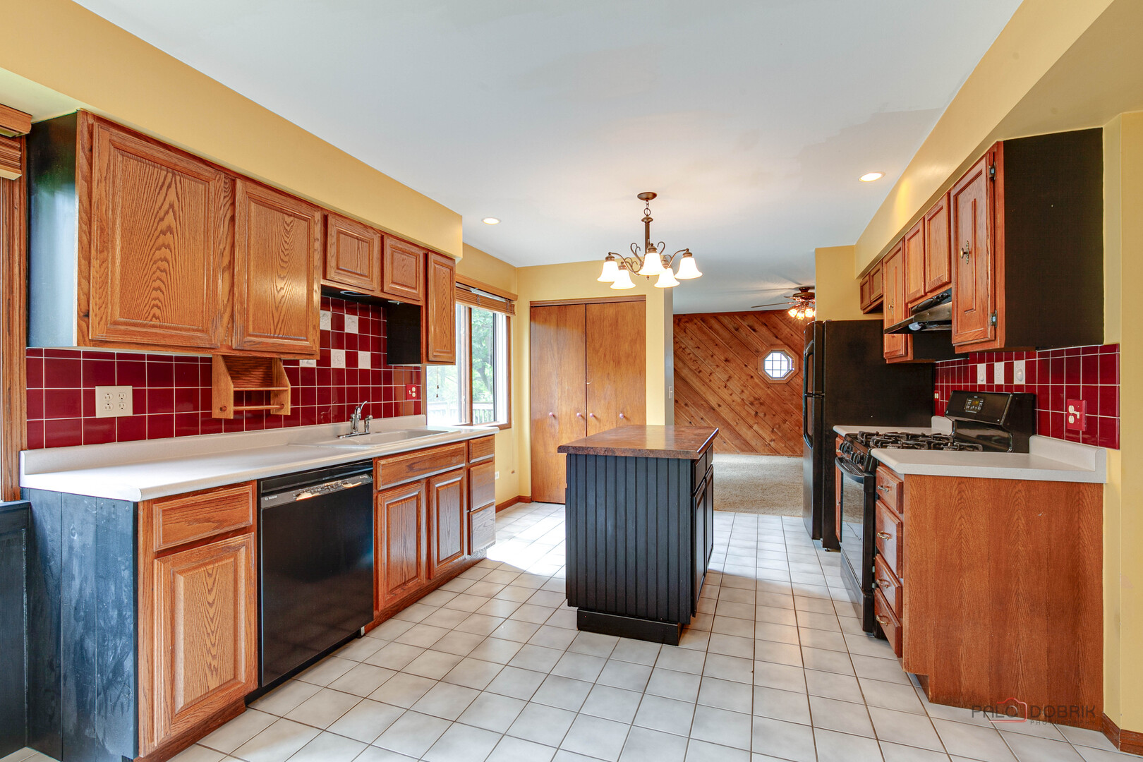 389 Pine Grove Avenue, Gurnee, IL 60031