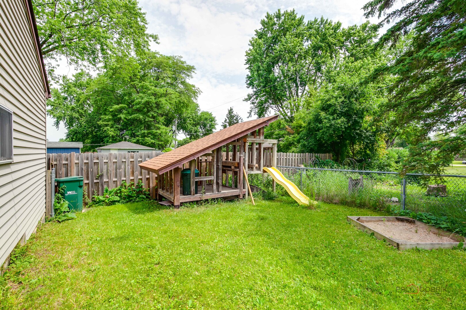 389 Pine Grove Avenue, Gurnee, IL 60031