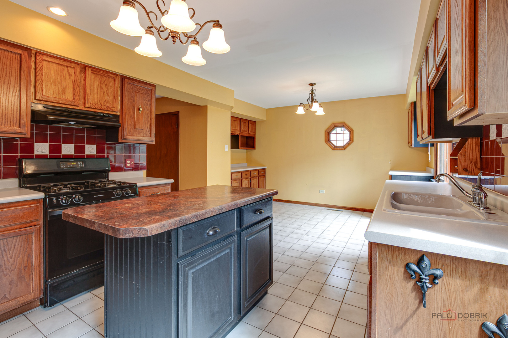 389 Pine Grove Avenue, Gurnee, IL 60031