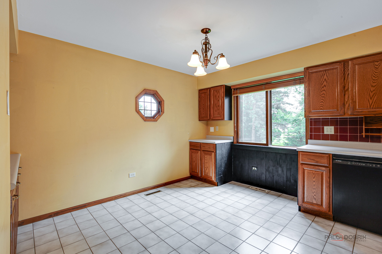 389 Pine Grove Avenue, Gurnee, IL 60031