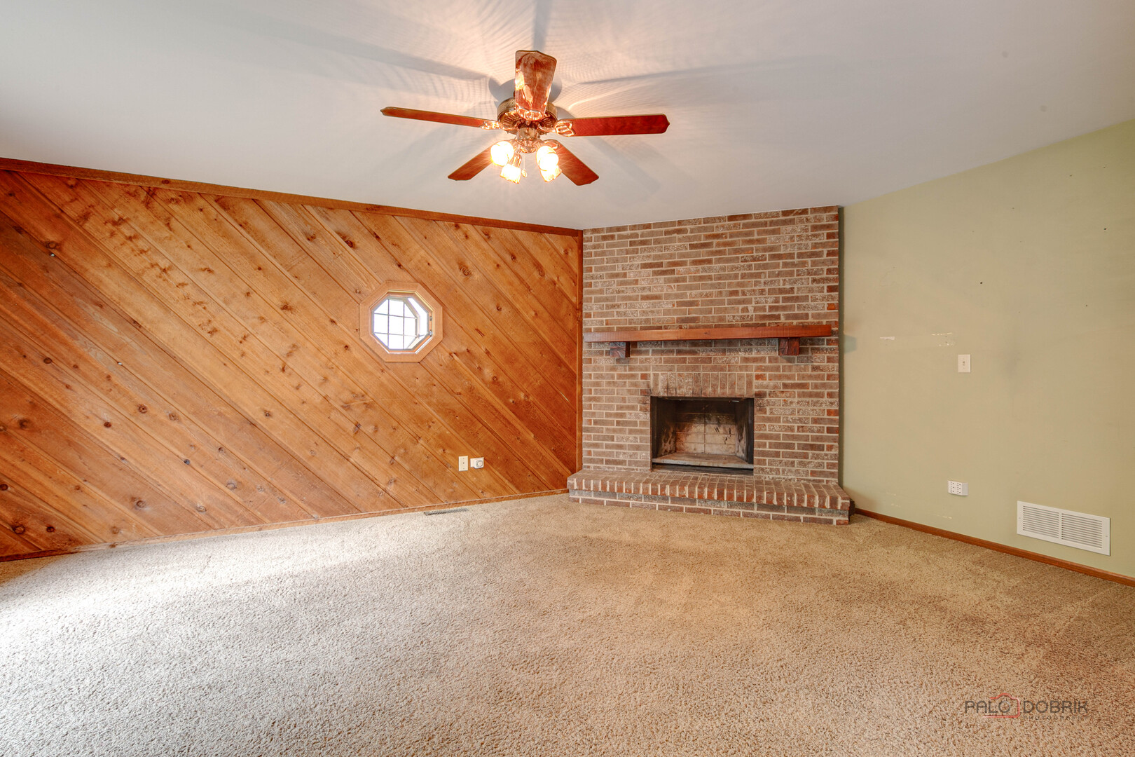 389 Pine Grove Avenue, Gurnee, IL 60031