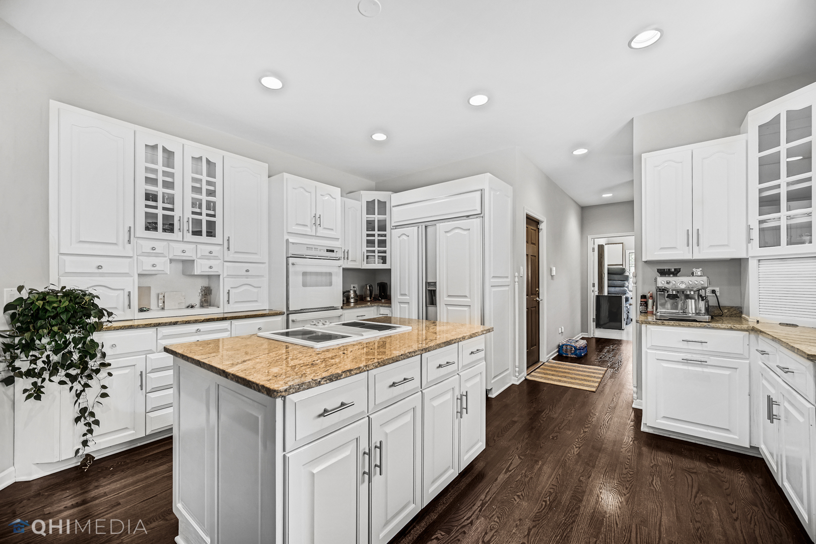 8960 ENCLAVE Drive, Burr Ridge, IL 60527