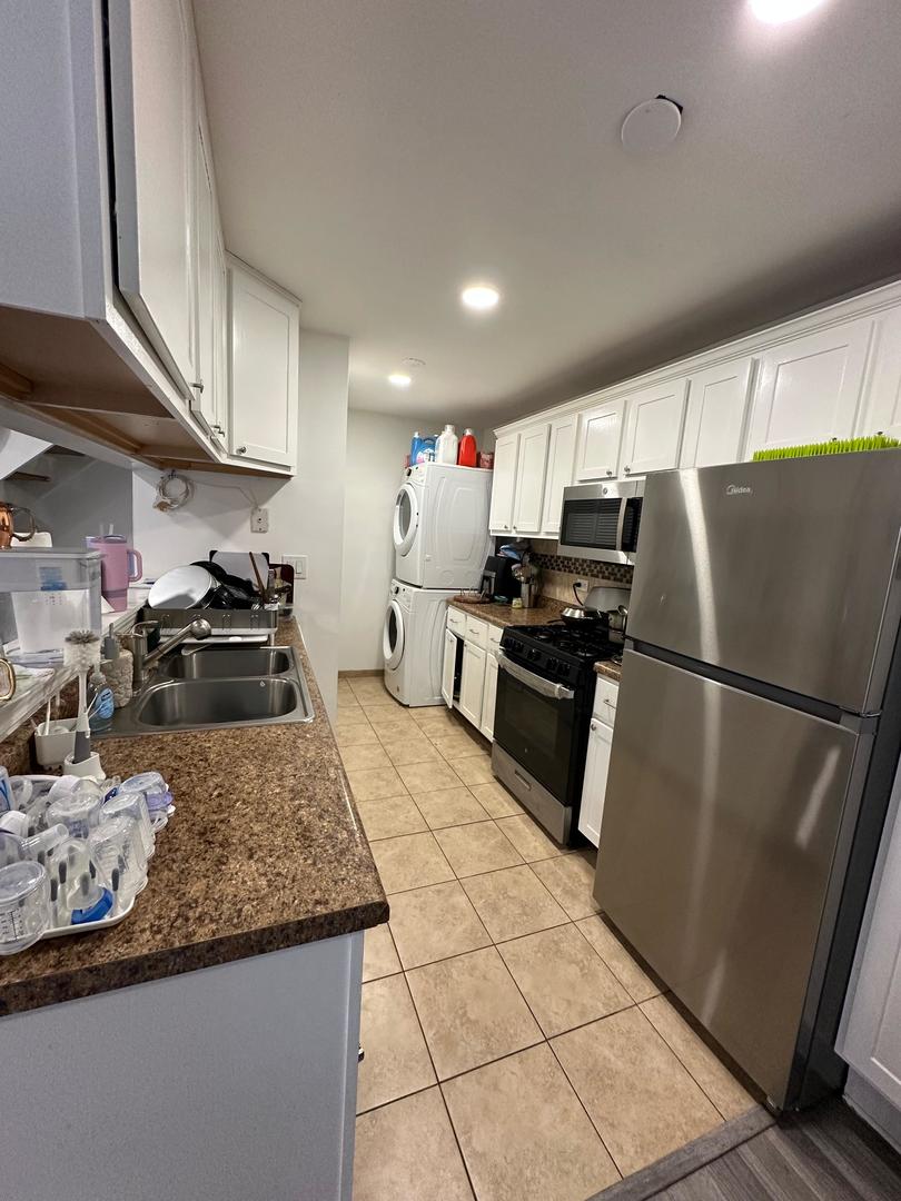 489 James Court #C, Glendale Heights, IL 60139