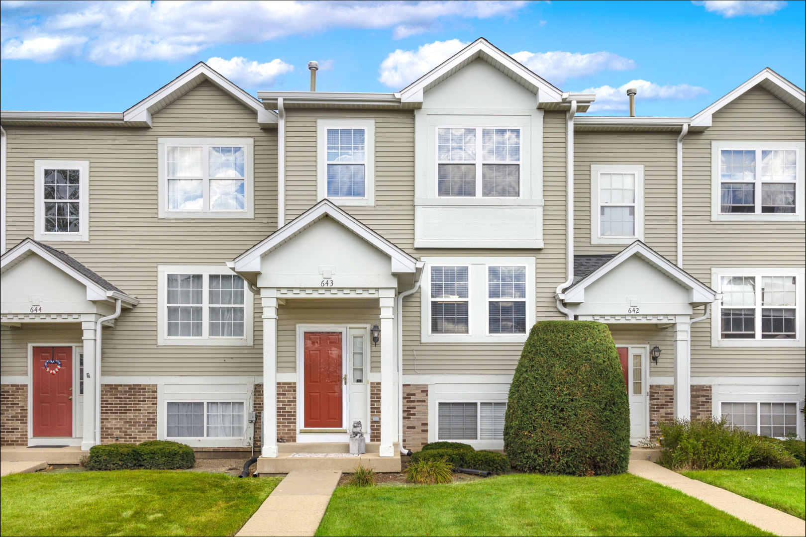 643 Holiday Lane, Hainesville, IL 60073