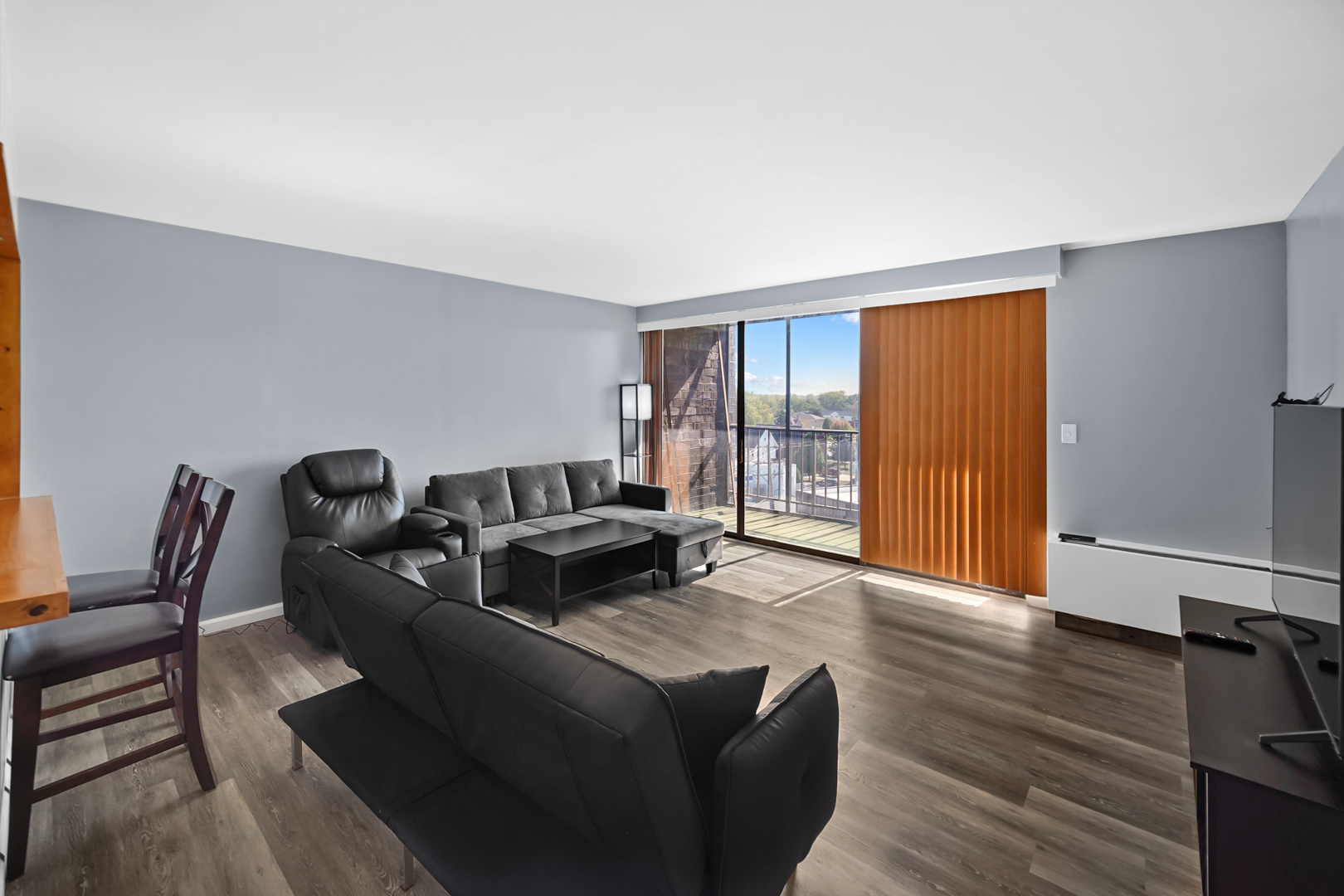 11 W Green Street #606, Bensenville, IL 60106