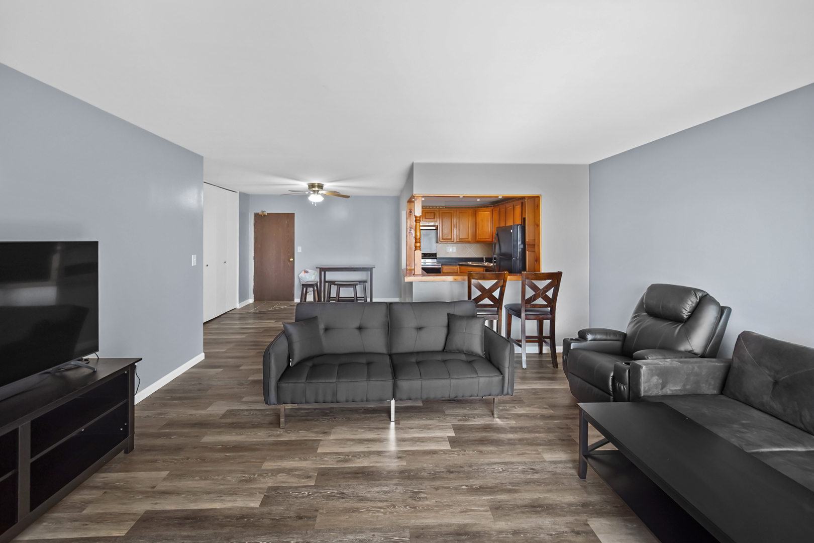 11 W Green Street #606, Bensenville, IL 60106