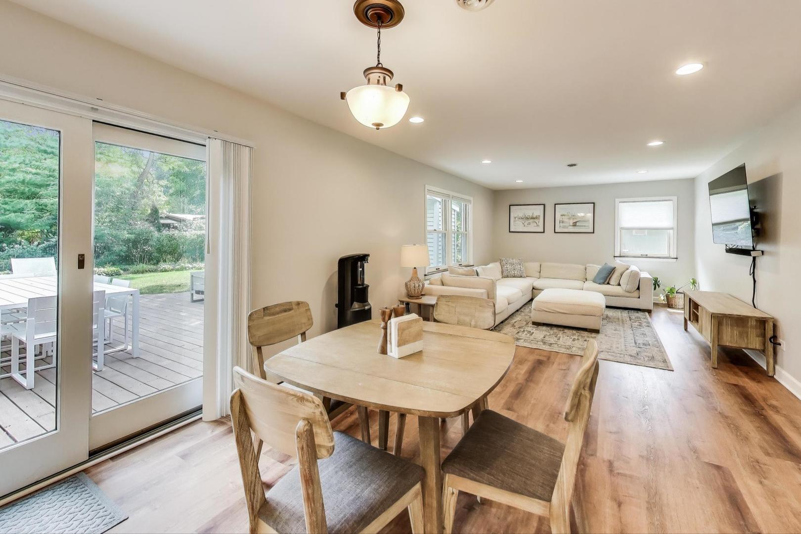 317 E Forest Lane, Palatine, IL 60067