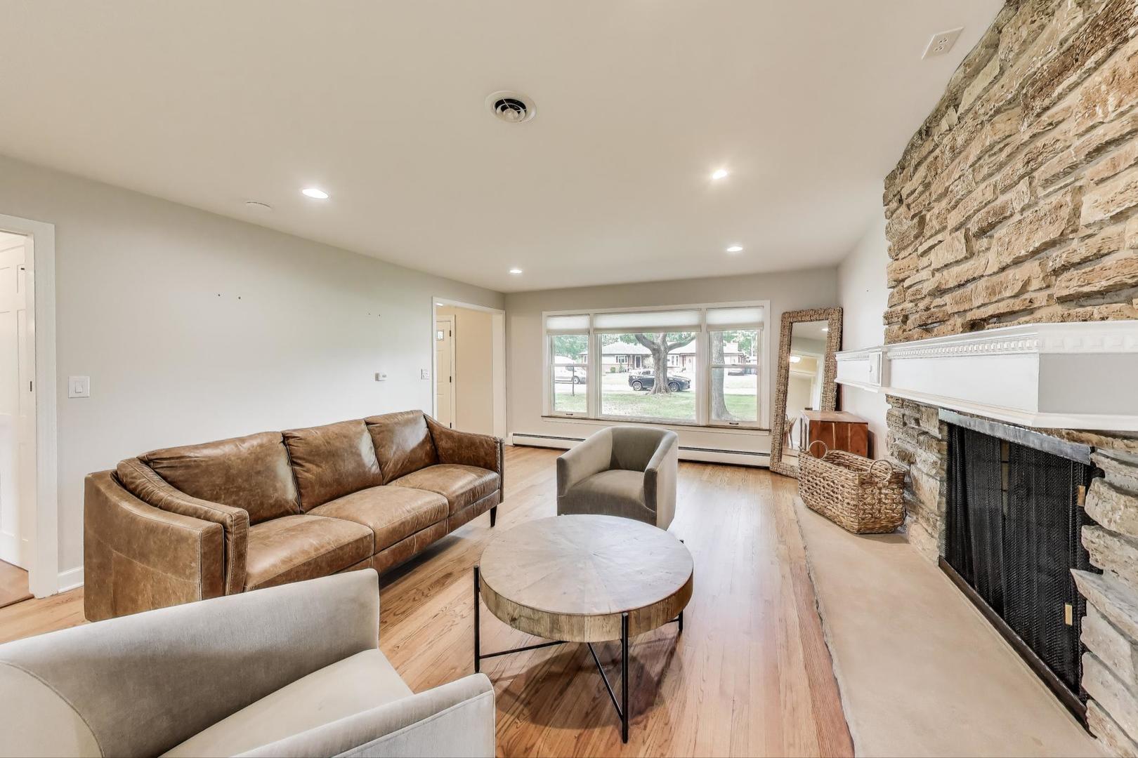 317 E Forest Lane, Palatine, IL 60067