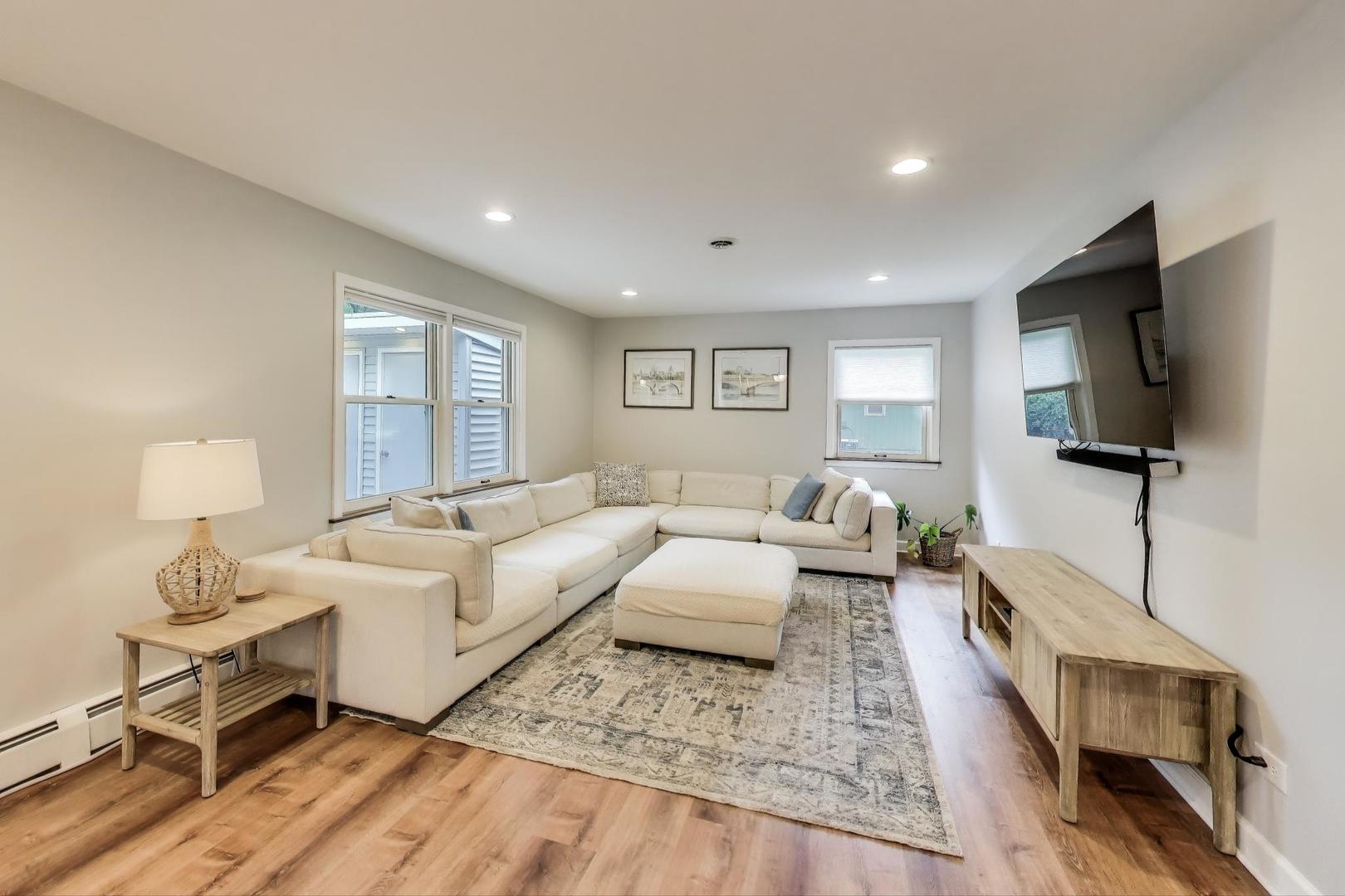 317 E Forest Lane, Palatine, IL 60067