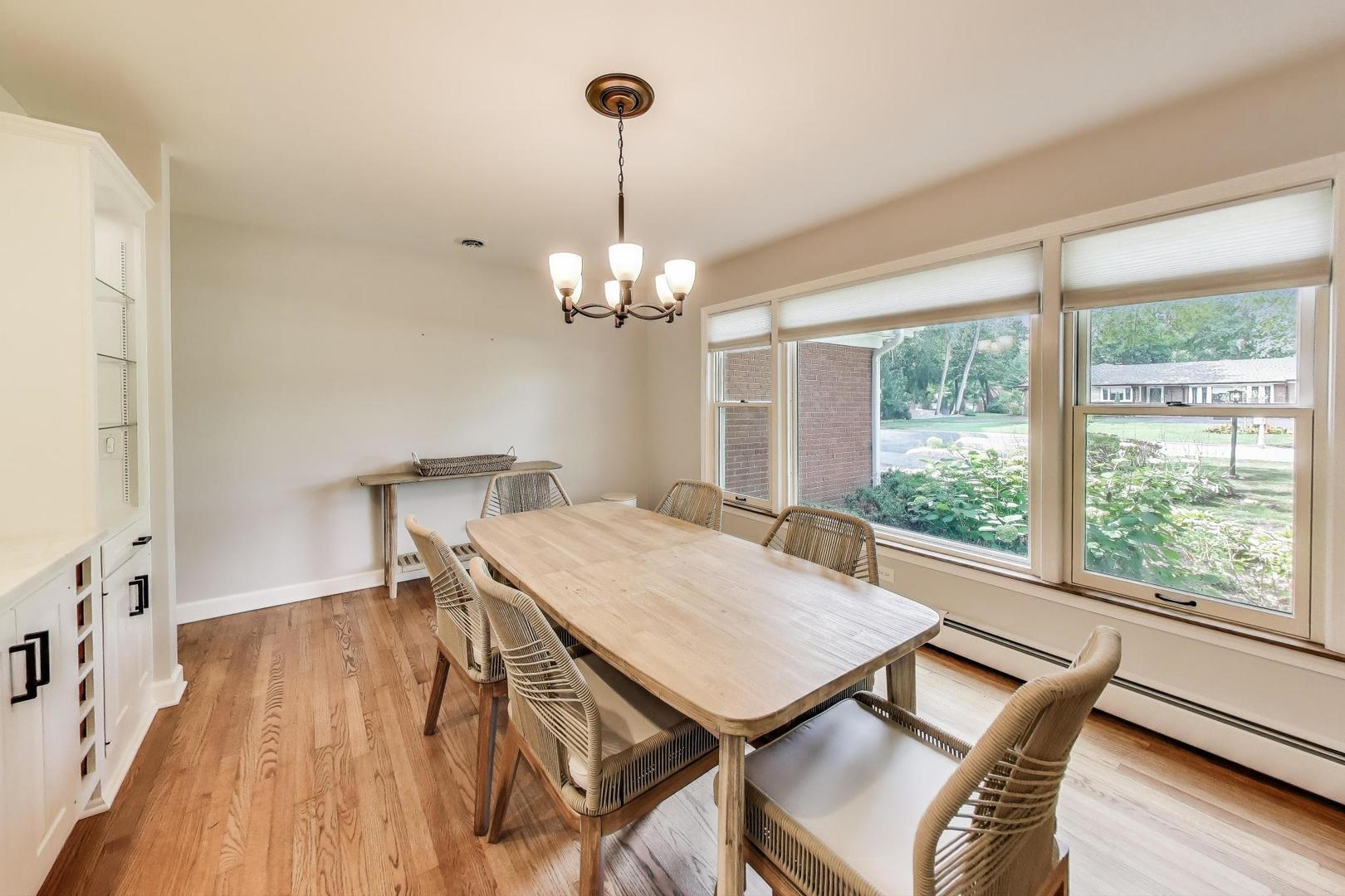 317 E Forest Lane, Palatine, IL 60067