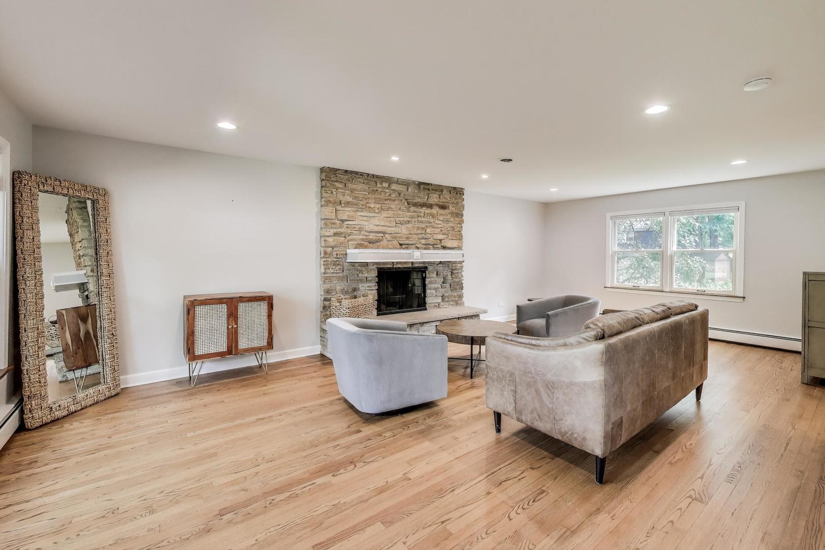 317 E Forest Lane, Palatine, IL 60067