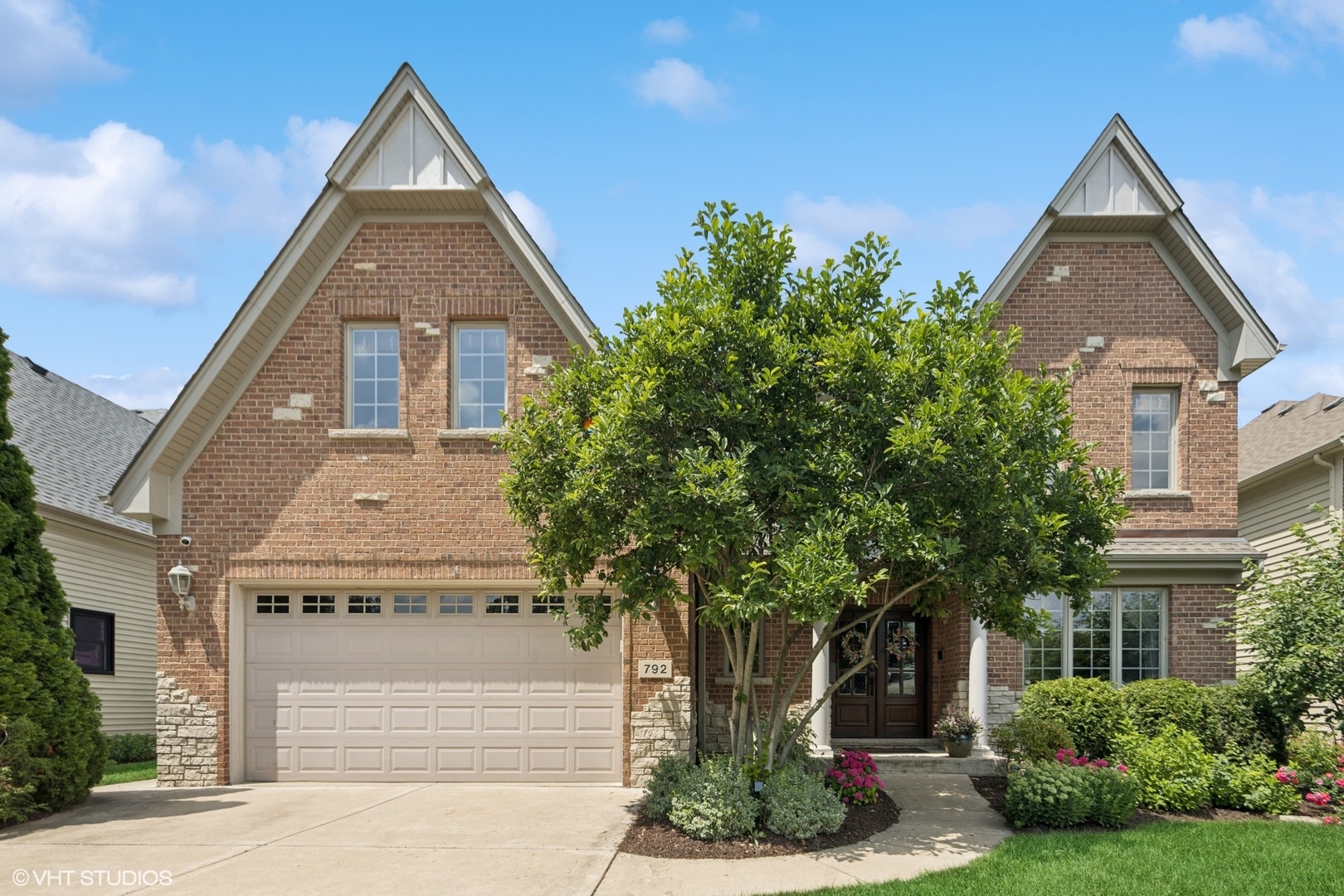 792 S Chatham Avenue, Elmhurst, IL 60126
