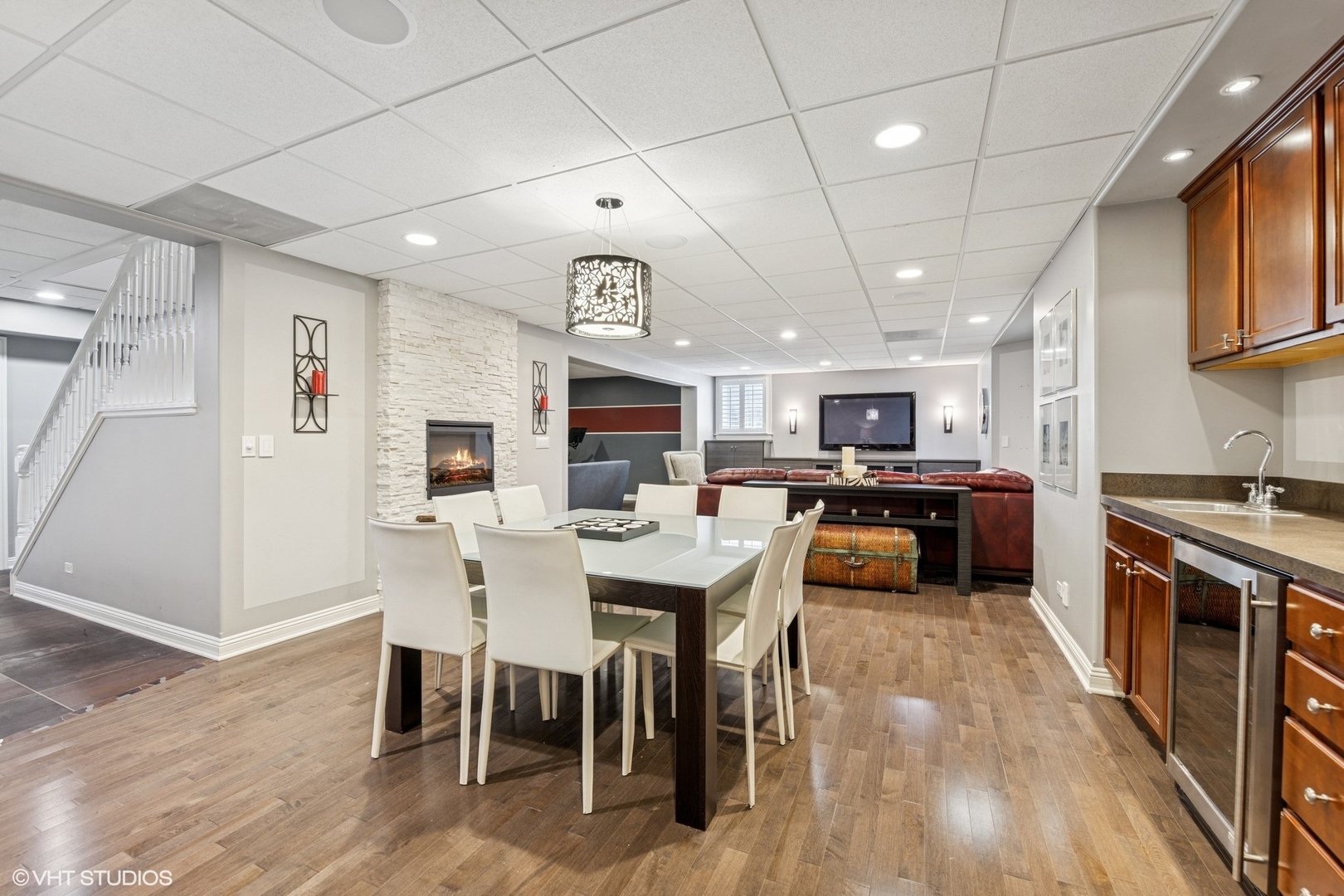 792 S Chatham Avenue, Elmhurst, IL 60126