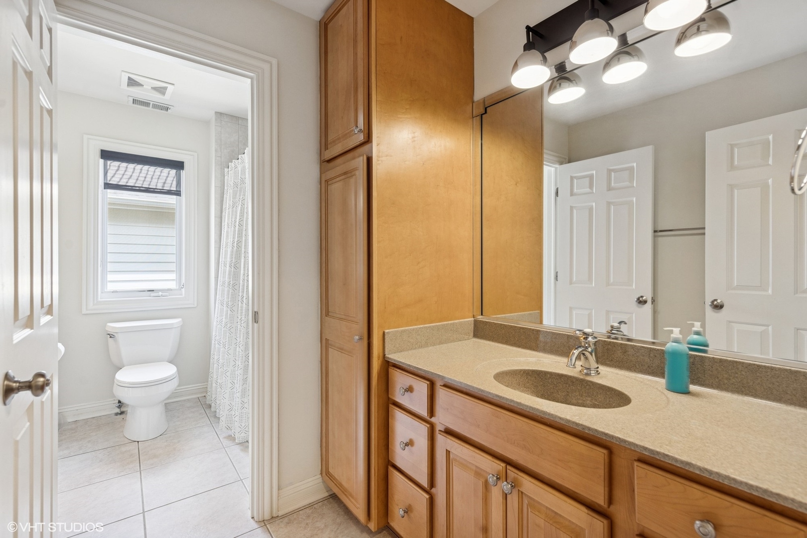 792 S Chatham Avenue, Elmhurst, IL 60126