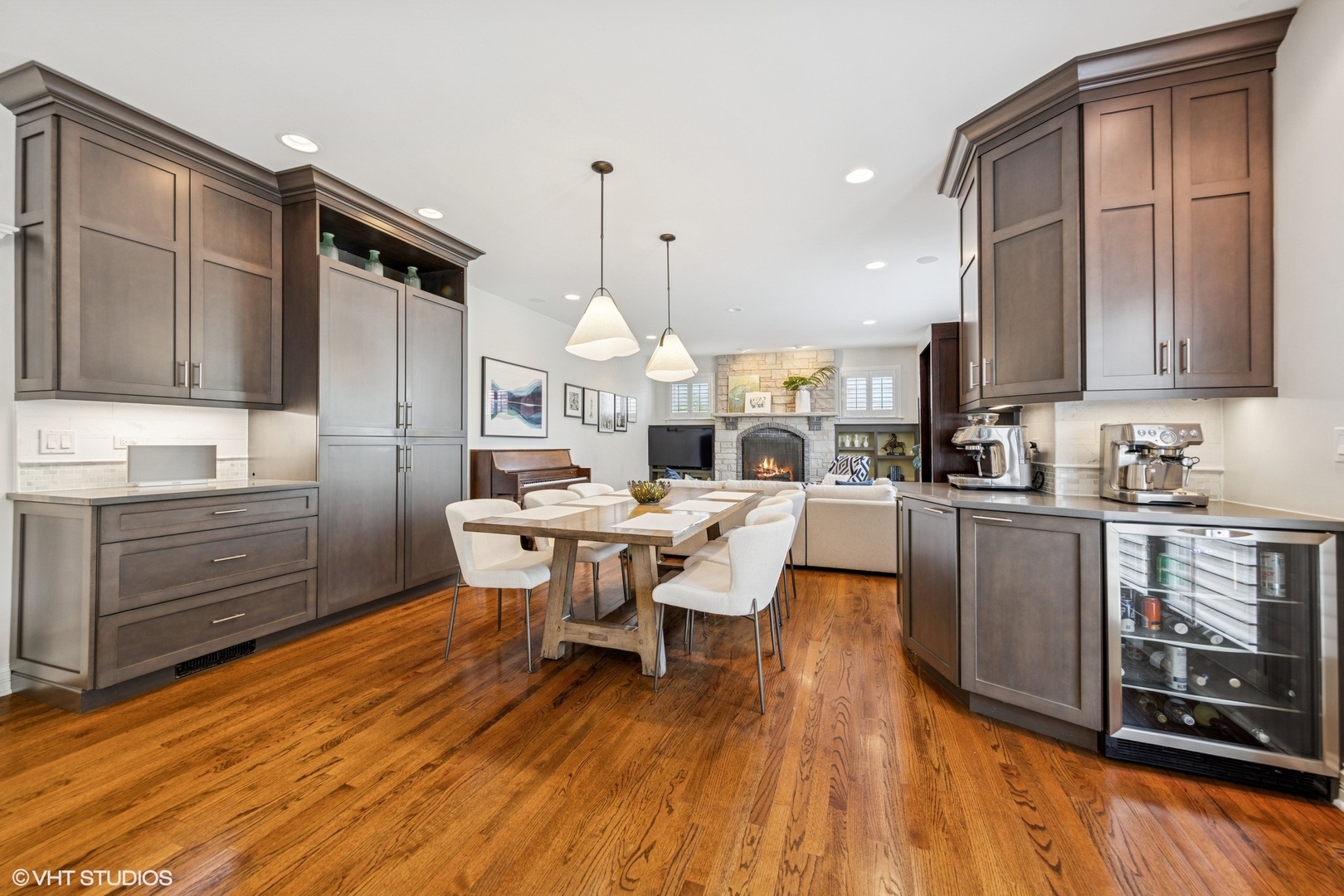 792 S Chatham Avenue, Elmhurst, IL 60126