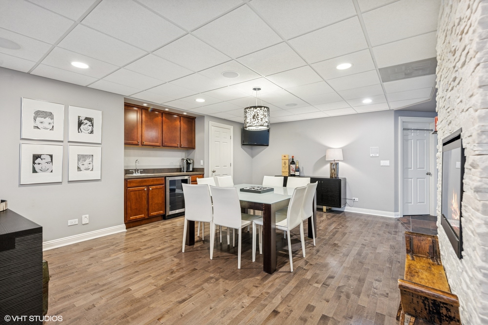 792 S Chatham Avenue, Elmhurst, IL 60126