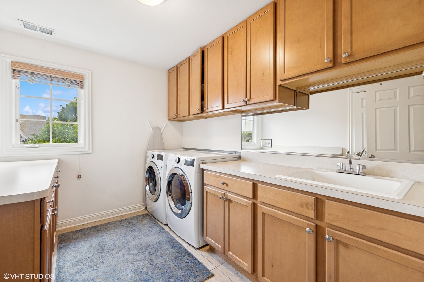 792 S Chatham Avenue, Elmhurst, IL 60126