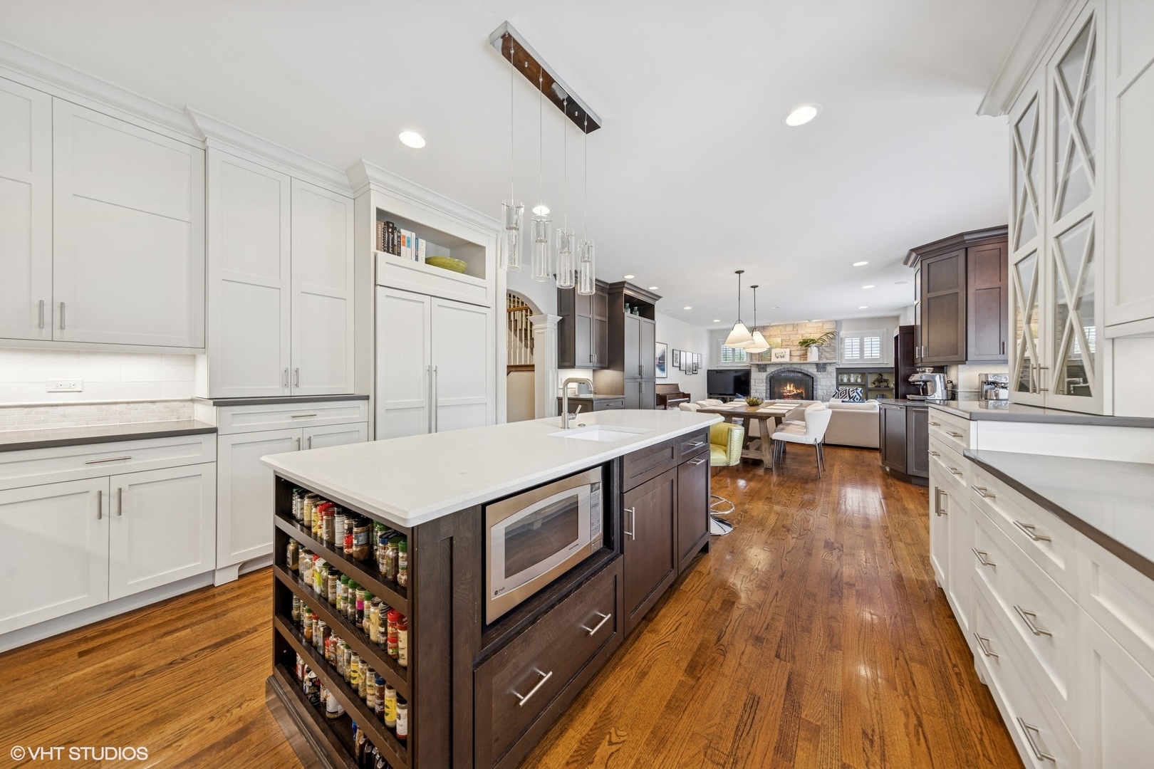 792 S Chatham Avenue, Elmhurst, IL 60126