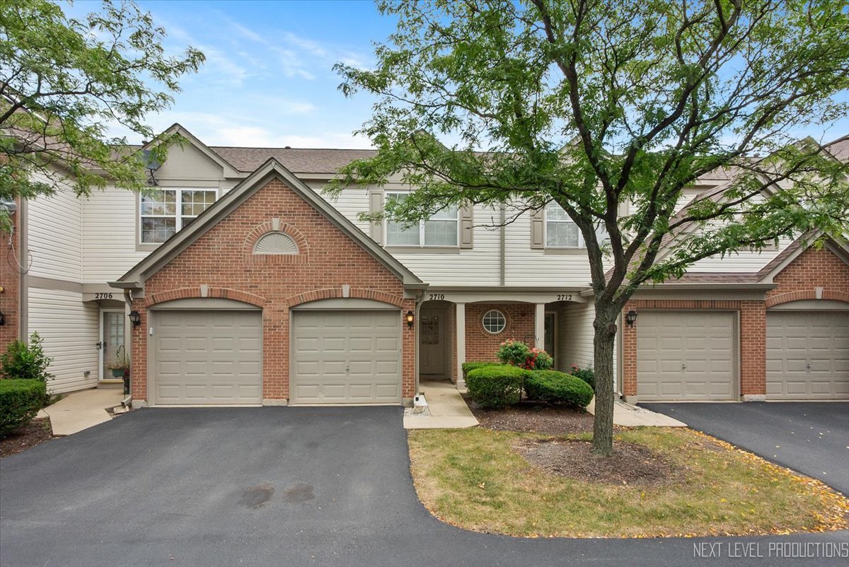 2710 Rockport Lane, Naperville, IL 60564