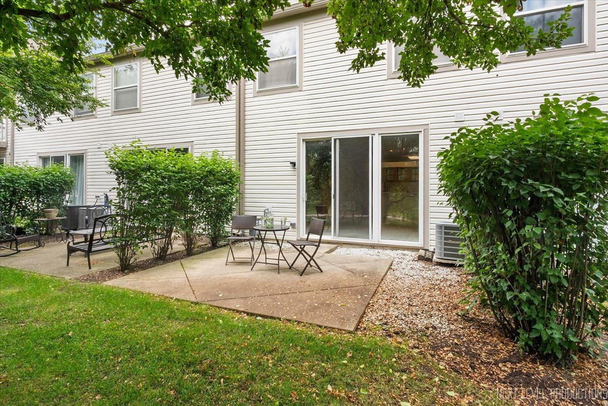 2710 Rockport Lane, Naperville, IL 60564