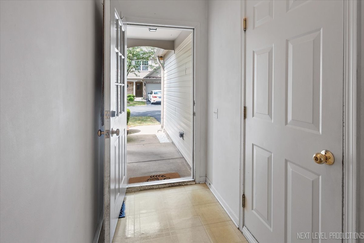 2710 Rockport Lane, Naperville, IL 60564
